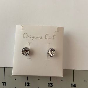 New Silver tone stud earrings